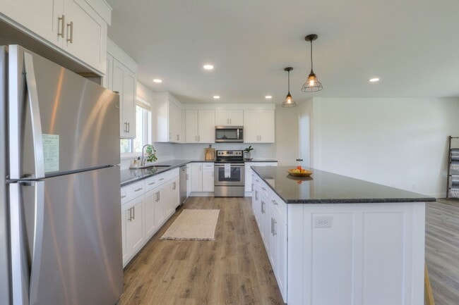 Building Photo - **STUNNING RENOVATION A MUST SEE**