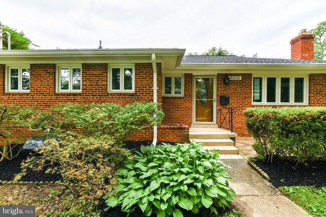 Building Photo - 8606 Lanier Dr