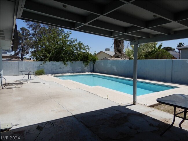 Foto del edificio - 7613 Seagull Ave