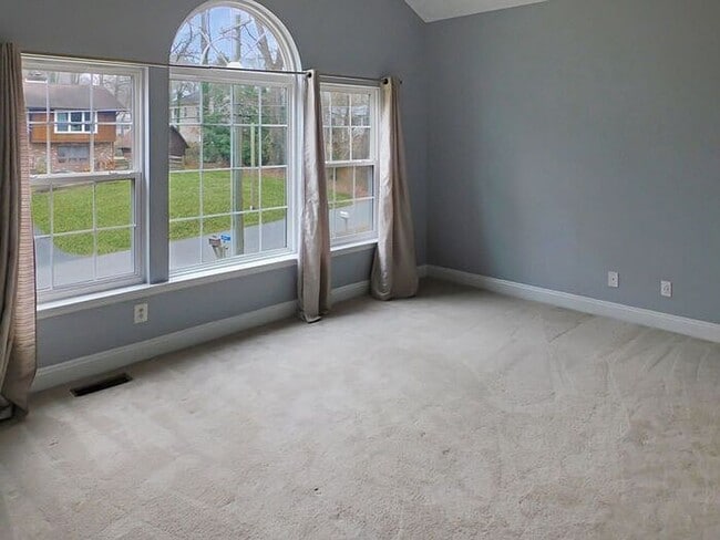 Building Photo - 462 Buckler Dr