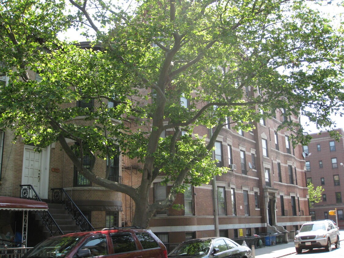Building Photo - 575 59th St