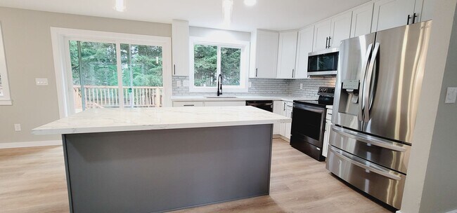 Foto del edificio - Stunning 4 bedroom House in an amazing location of Puyallup!