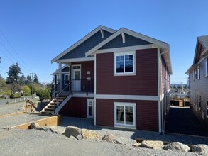 Building Photo - 598 Hillcrest Ave