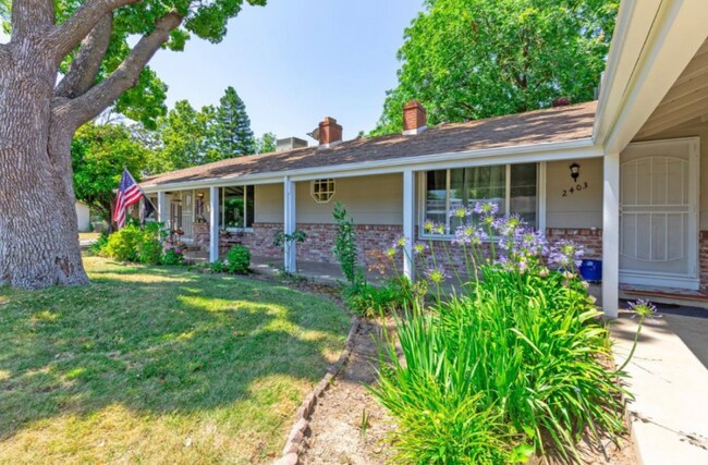 Building Photo - 2401 Meadowbrook Rd