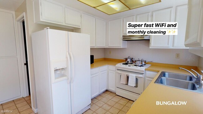 Building Photo - 459 Offenbach Pl