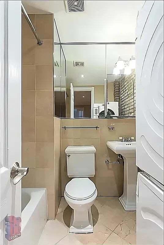 Foto del edificio - 613 E 6th St