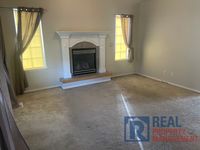 Foto del edificio - Traditional Two Story In SW Boise!