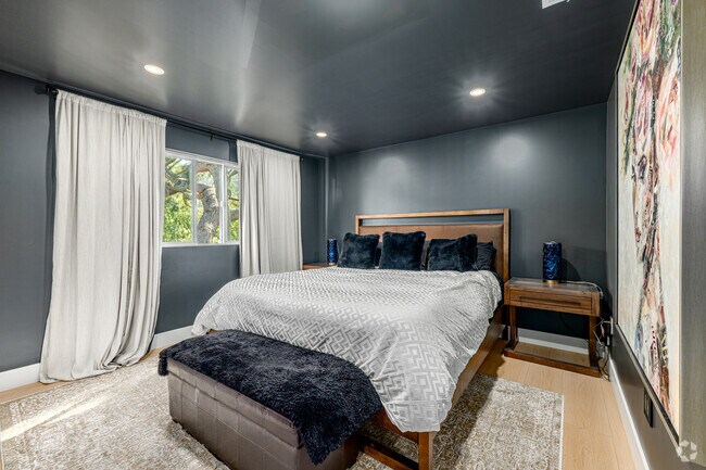 2 habitaciones, 2 baños - 1000 pies cuadrados - Habitación principal - 1368 1/2 Yosemite Dr