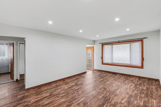 Foto del edificio - 12260 De Grove Dr