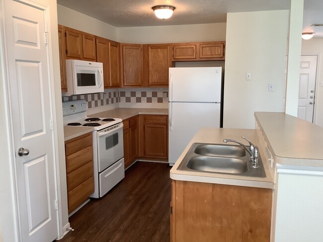 Building Photo - 13049 Skyline Dr