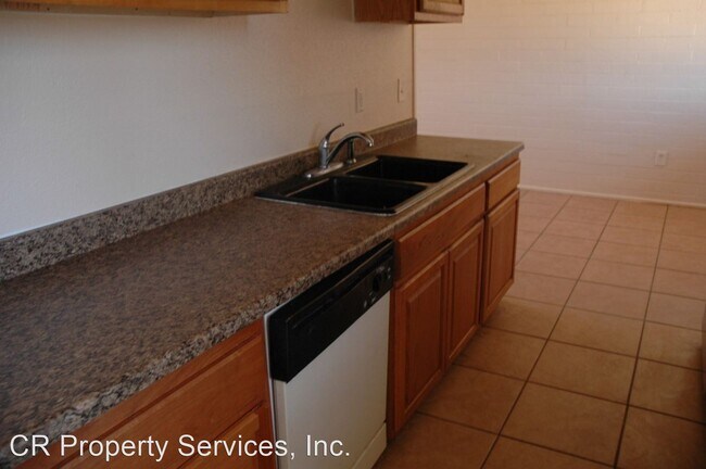 Foto del edificio - 5 br, 1.5 bath House - 1118 E Yucca St.