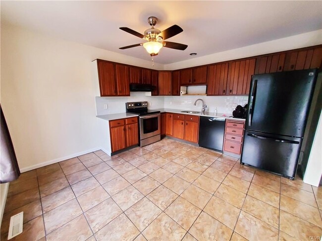 Building Photo - 7171 Logan Dr