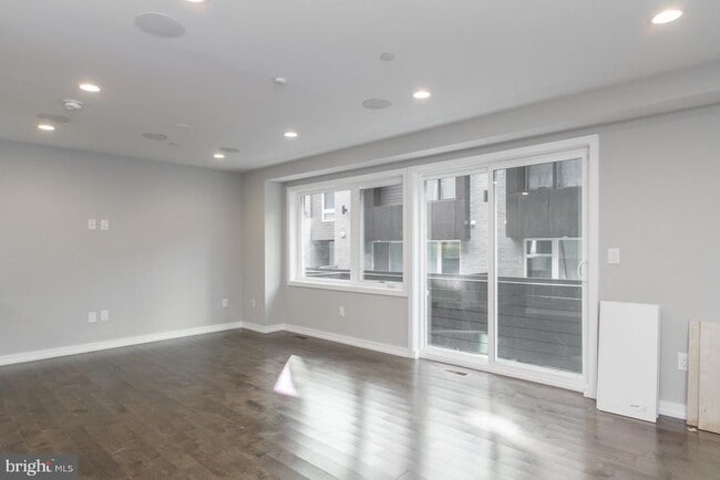 Foto del edificio - 720 S Sartain St
