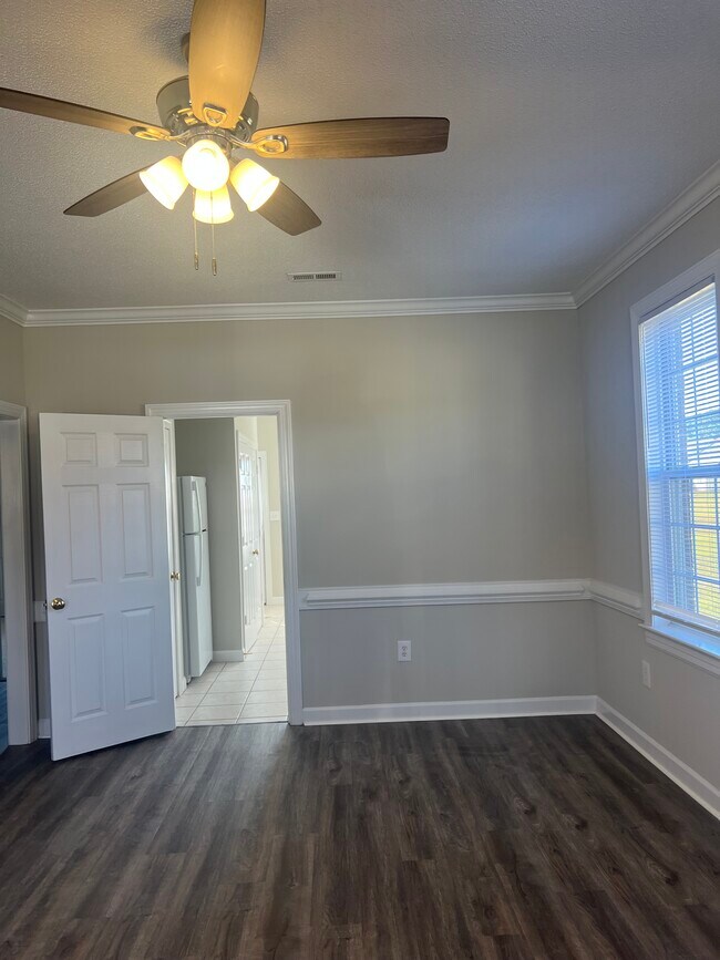 Sala de estar - 3309 Whitlock Dr N