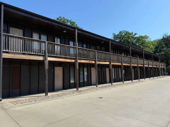 Building Photo - Douglas Oaks