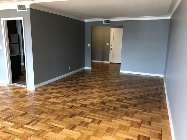 Living Room looking towards Condo entrance - 20 Outlook Ave