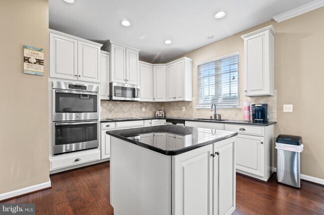 Building Photo - 7053 Kona Dr