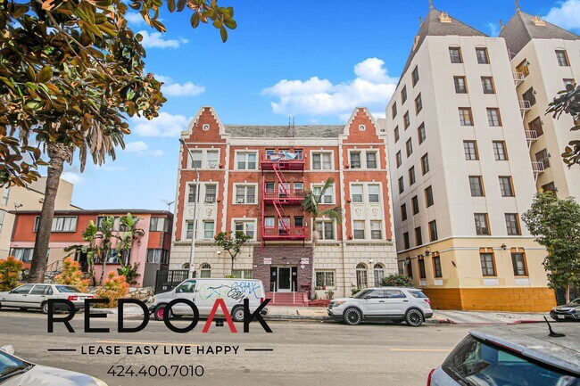Building Photo - 454 S Catalina St