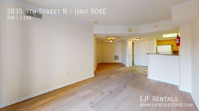 Foto del edificio - Spacious One Bedroom Plus Den W/Parking In...
