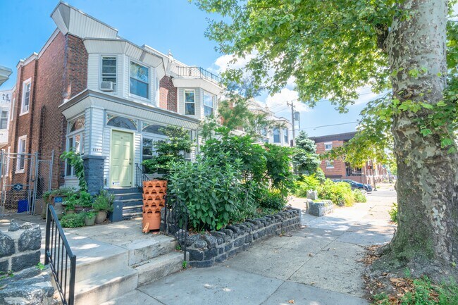 Building Photo - 5007 Chestnut St