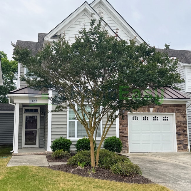 Building Photo - 1005 Silver Charm Cir