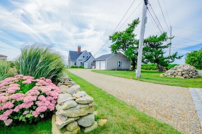Foto del edificio - 4 bedroom in Marion MA 02738
