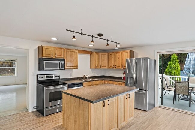 Building Photo - 1523 1st St