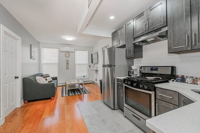 Building Photo - 479 Putnam Ave