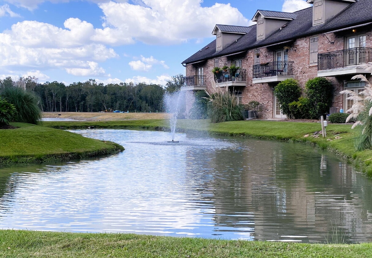 1BR/1BA Upstairs Unit with Fountain View in Chatsworth Court! - 1BR/1BA Upstairs Unit with Fountain View in Chatsworth Court!