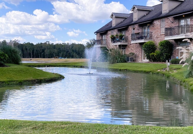 1BR/1BA Upstairs Unit with Fountain View in Chatsworth Court! - 1BR/1BA Upstairs Unit with Fountain View in Chatsworth Court! Apartment