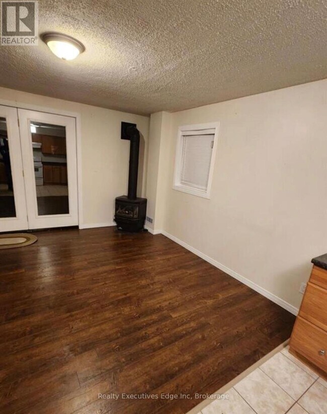 Photo du bâtiment - 276 Watson Pkwy N