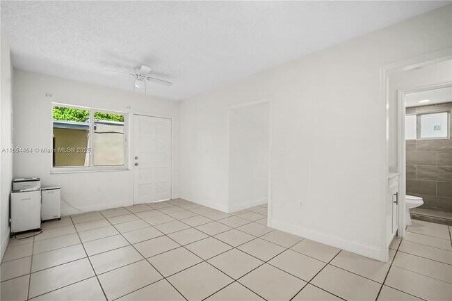 Foto del edificio - 2622 NW 24th St