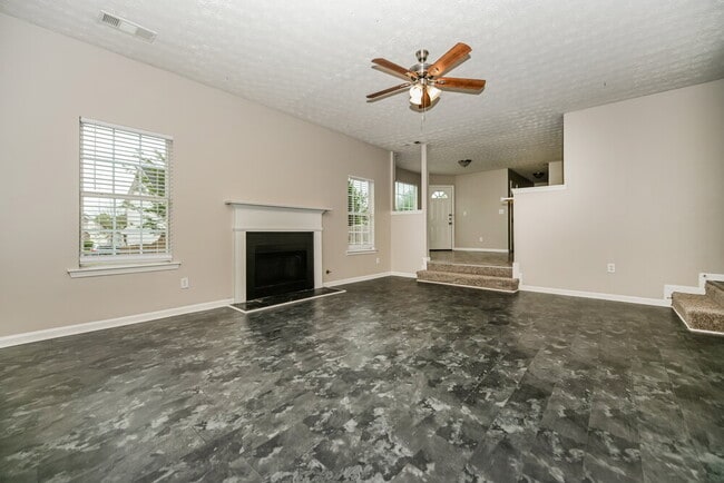 Building Photo - 20 Hazelhurst Dr