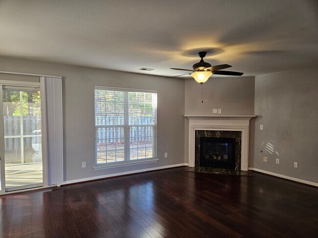 Foto del edificio - Ivy Square Patio Home