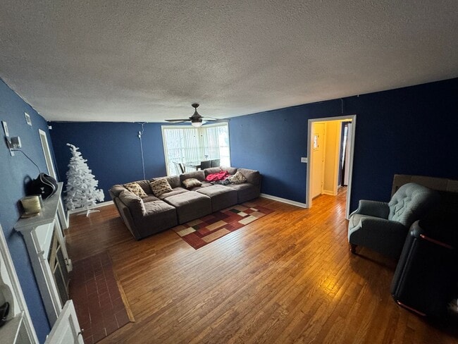 Foto del edificio - Spacious 2 Bedroom Home Close to Campus