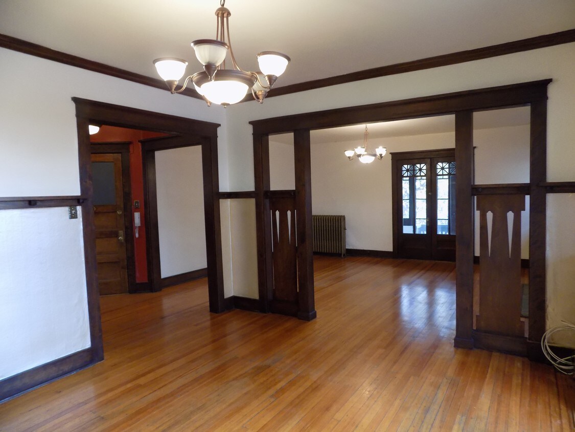 SPACIOUS! Entry, DR, LR to Sun Room - 1217 N Downing St