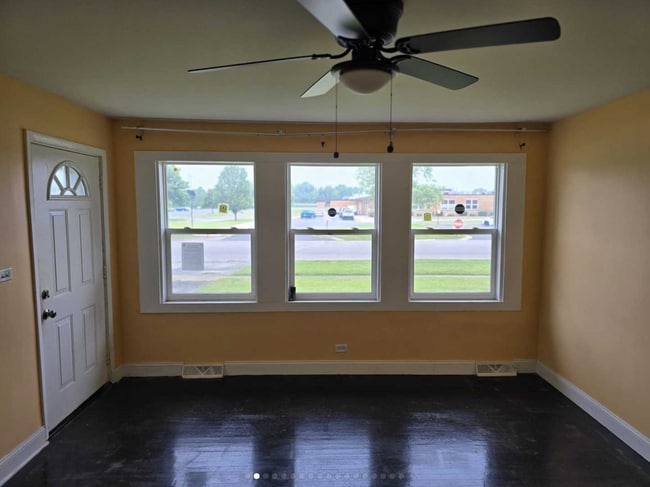 Building Photo - Charming 3-Bedroom Ranch with Modern Updates and Ample Parking