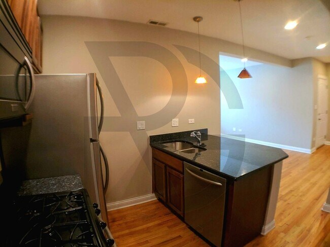 Building Photo - 3810 N Marshfield Ave