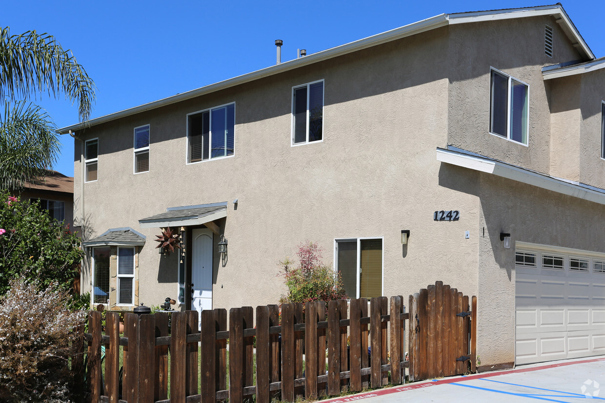 Building Photo - 1242 Persimmon Ave