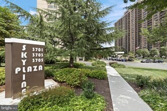 Building Photo - 3705 S George Mason Dr