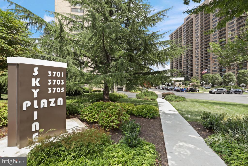 Foto principal - 3705 S George Mason Dr