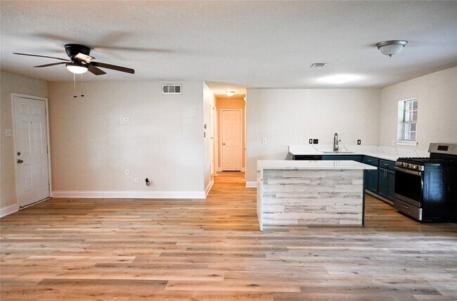 Foto del edificio - 2804 E 15th St