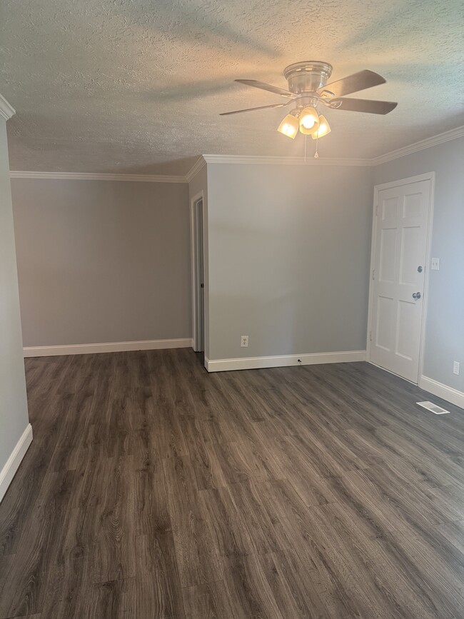 Building Photo - 7001 Maize Dr