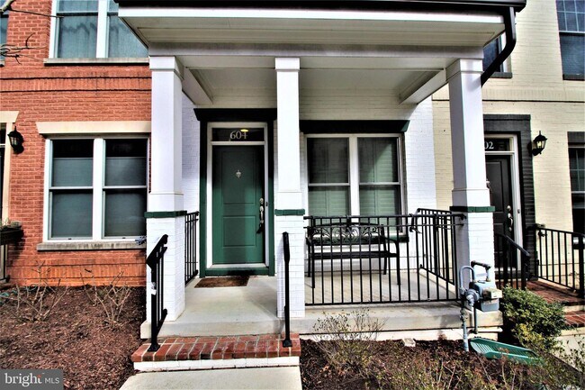 Building Photo - 604 Regent Pl NE