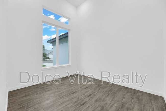 Foto del edificio - 1416 N Lookout Dr