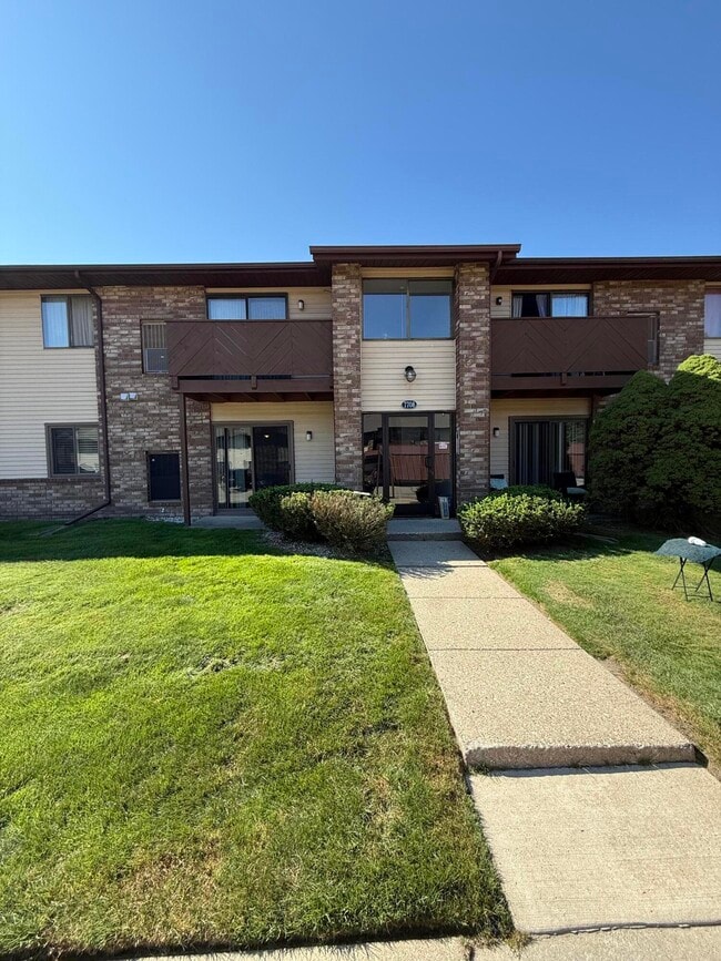 Building Photo - 7708 Manor Cir