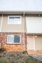 Building Photo - 133 Louella Dr