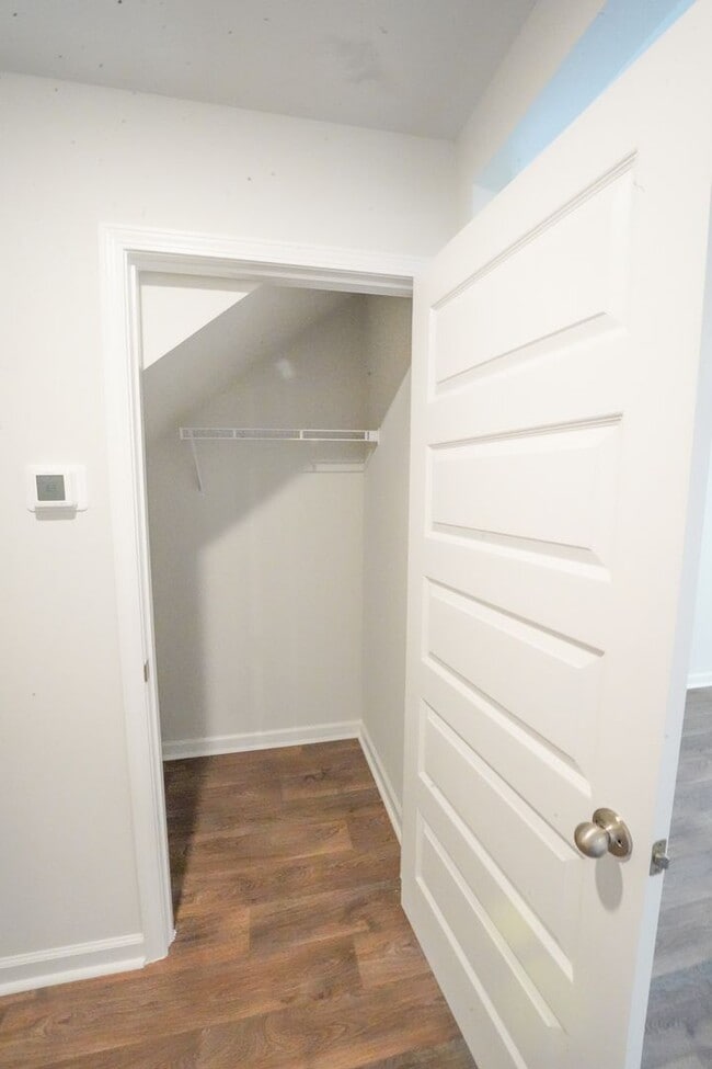 Foto del edificio - Available Now!