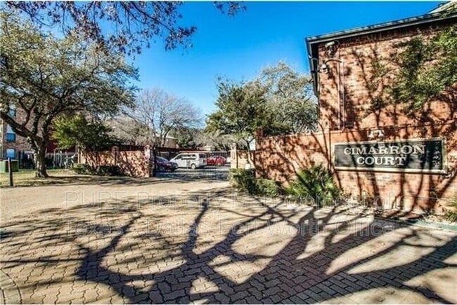 Photo - 18333 Roehampton Dr Apartment