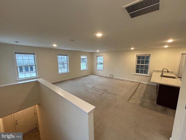 Foto del edificio - 414 W 7th St